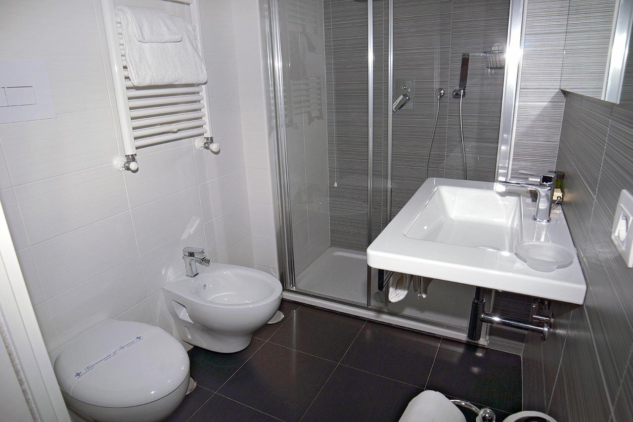 Hotel Leopardi Pomigliano d'Arco Extérieur photo